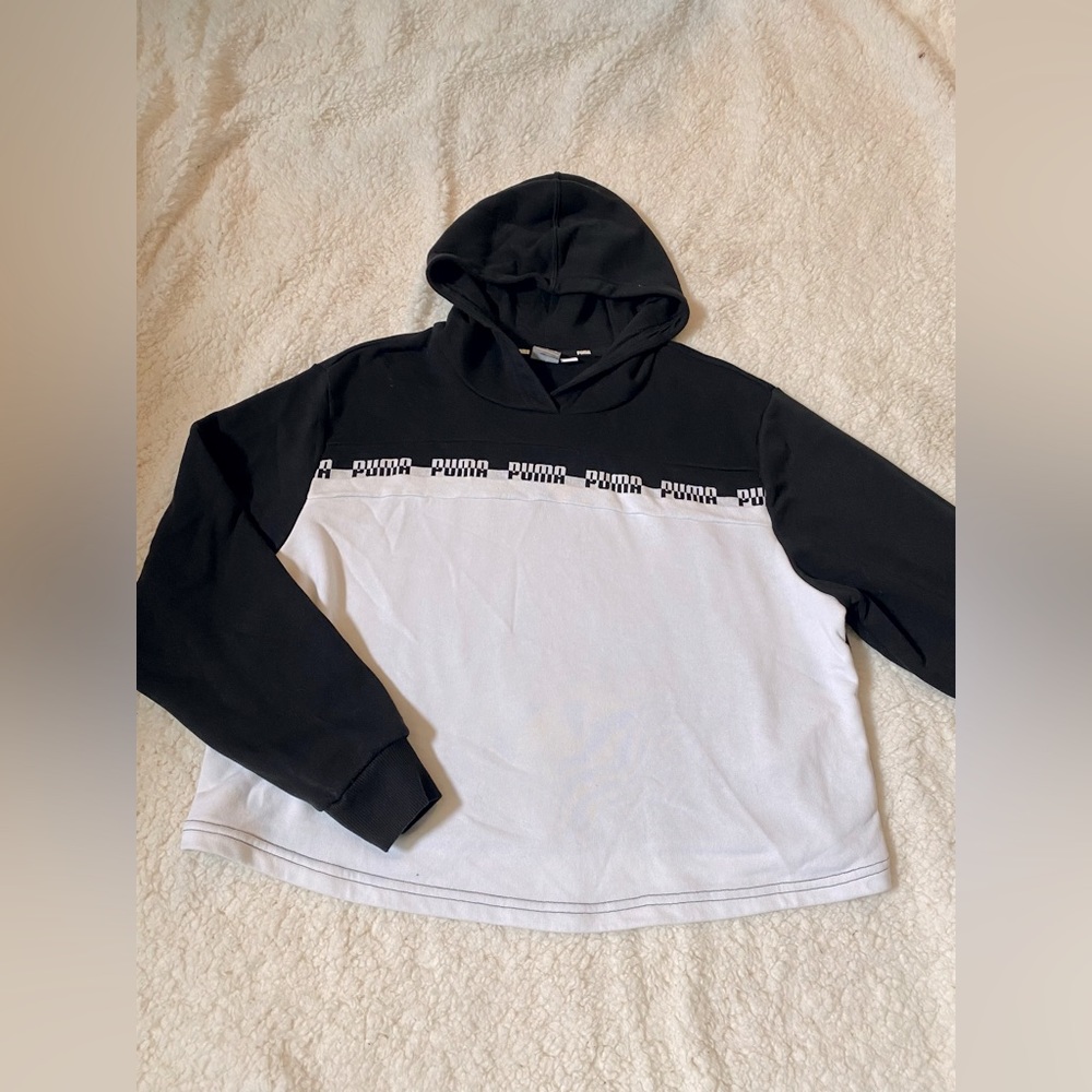 PUMA Women’s Medium Pullover Cropped Logo Hoodie White And White